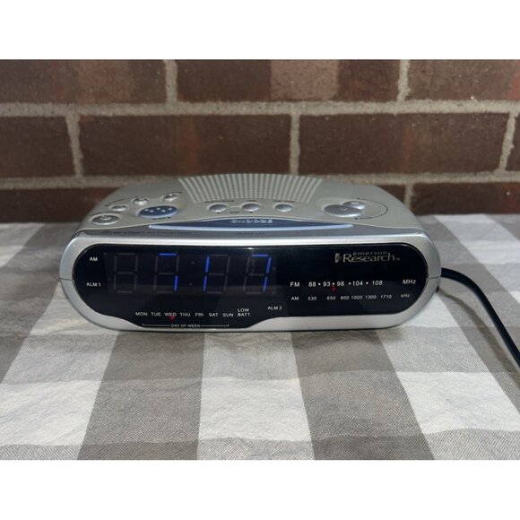 Emerson Research SmartSet AM FM 2-Alarm Clock Radio Blue Dimmer Tested CKS1850 - Picture 1 of 4